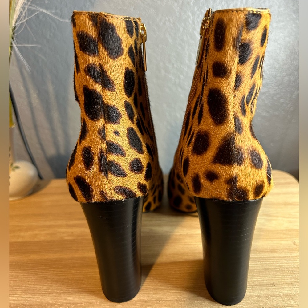 Vincent Camuto Leopard Print/Cow Hair Ankle Boots~Pointed Toe~Block Heel - Picture 3 of 10